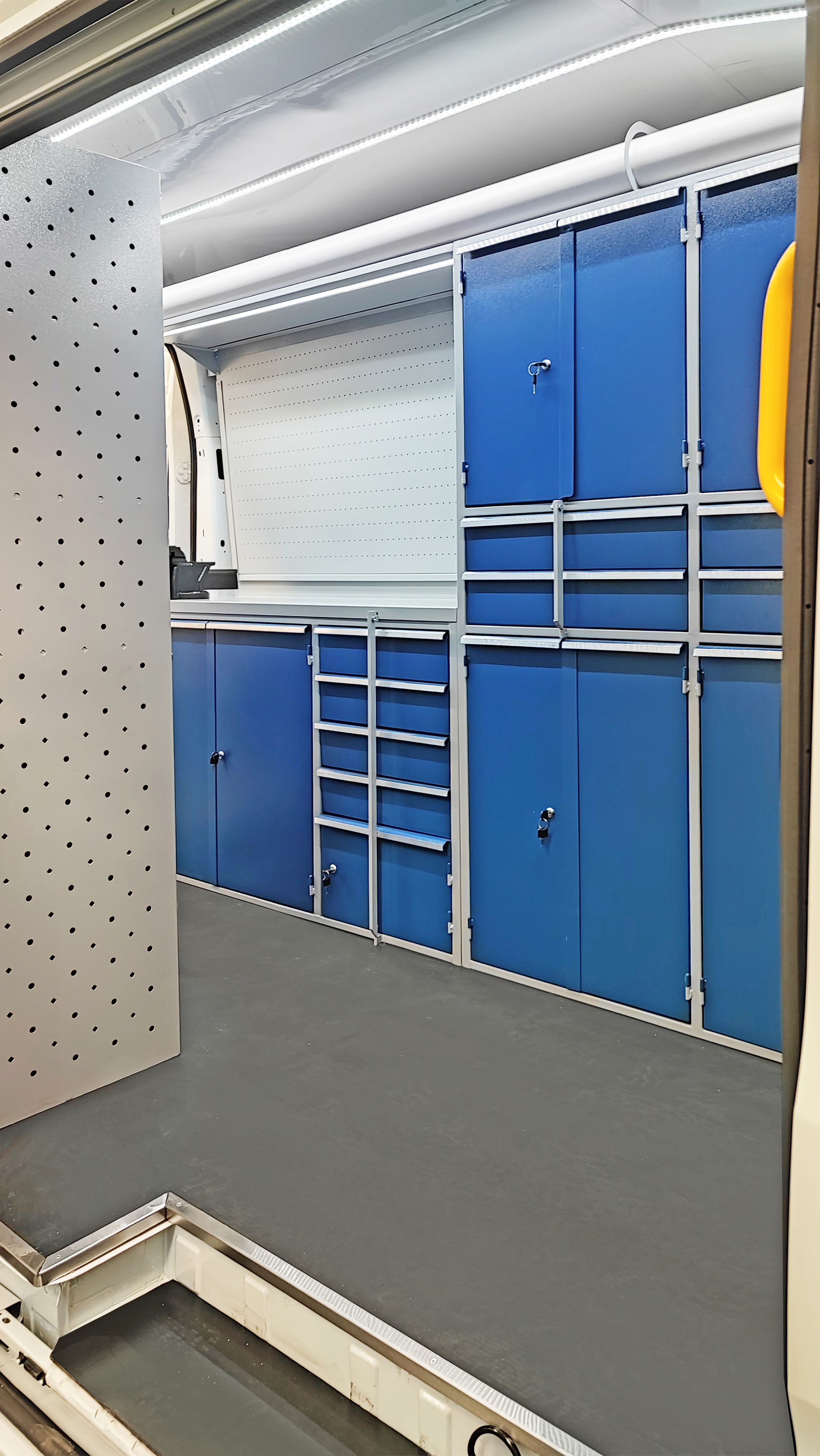 Equipamiento vehicular - Taller Movil - AESA - BDK Design