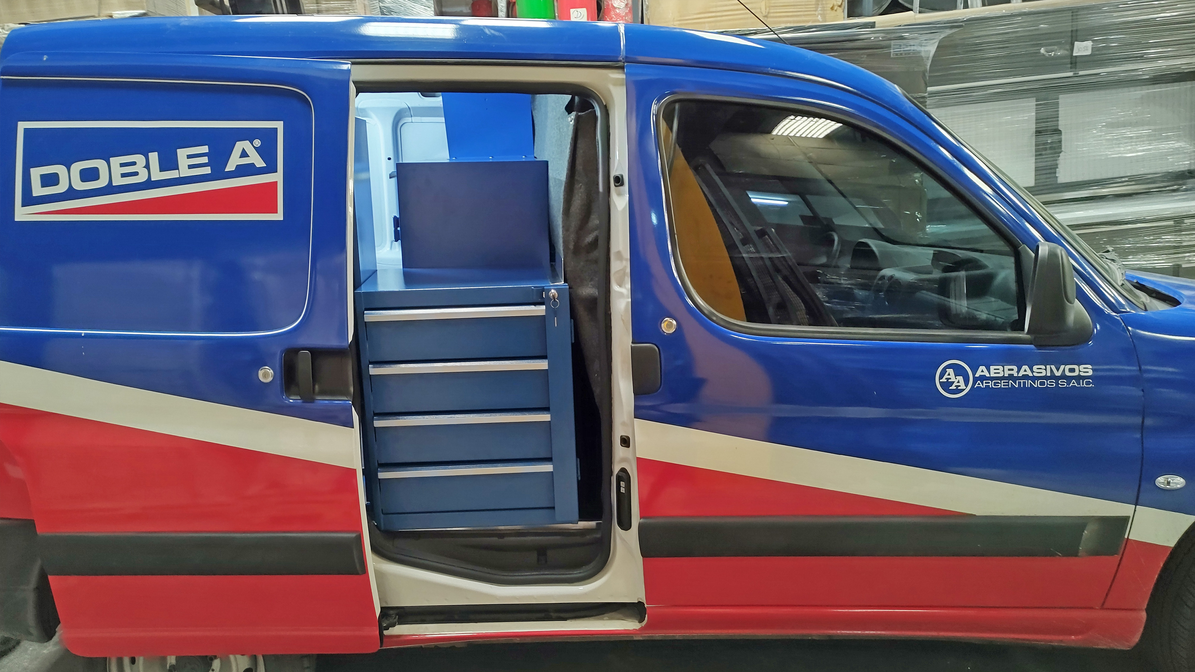 Taller-movil-equipamiento-de-furgoneta-BDK-Design