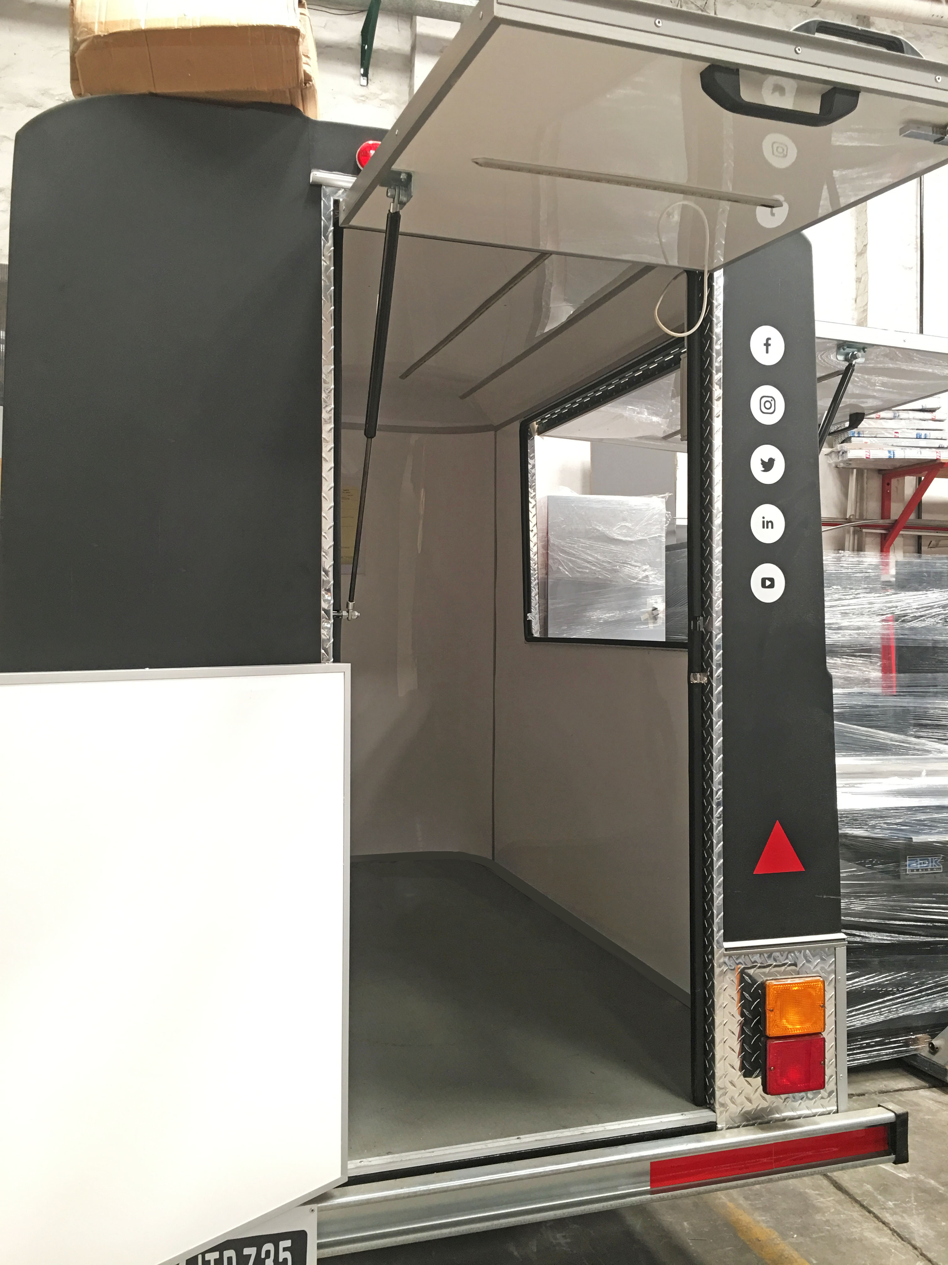 Taller movil, equipamiento trailer - BDK Design