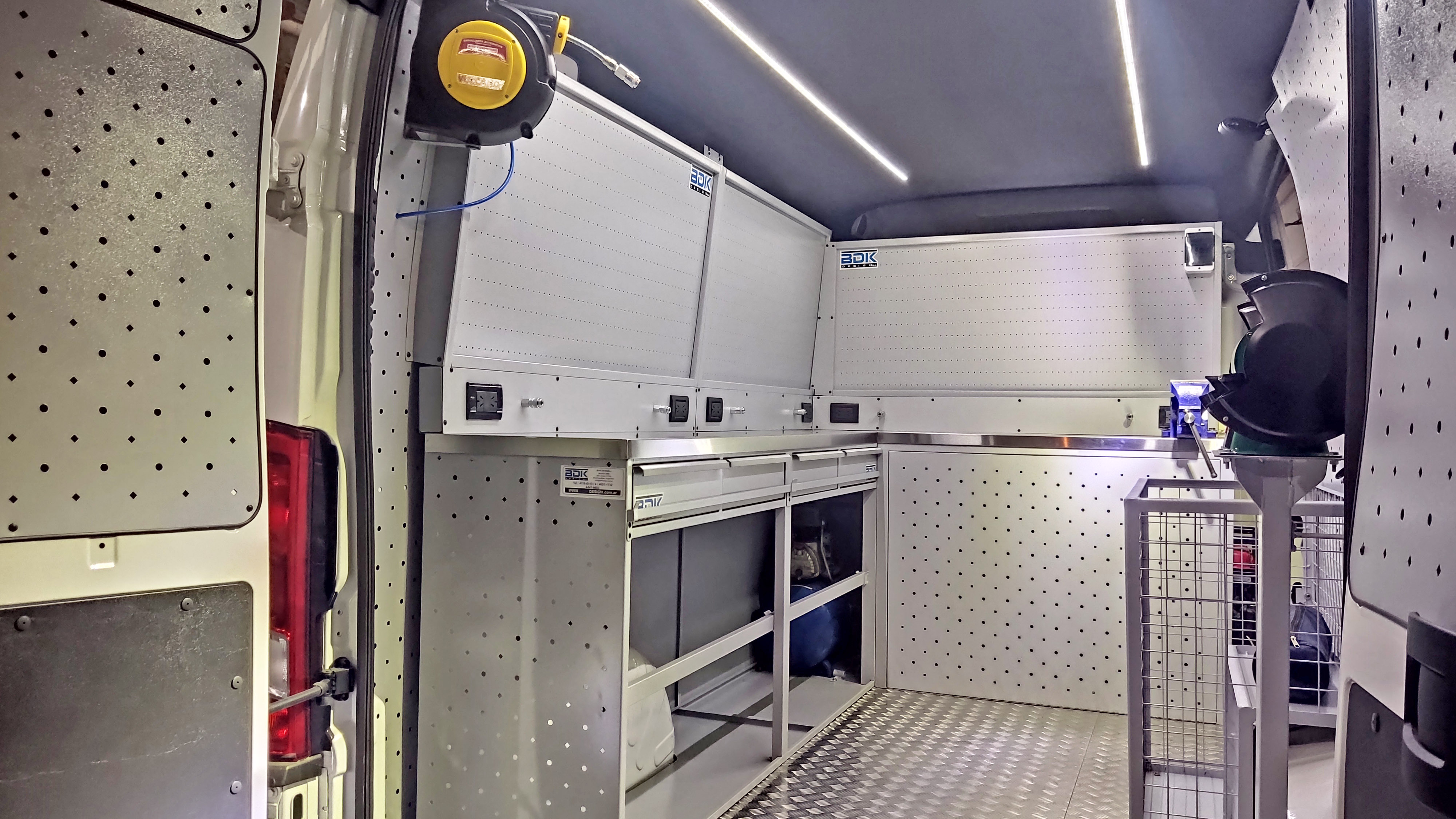 Talleres y oficinas moviles BDK Design 01